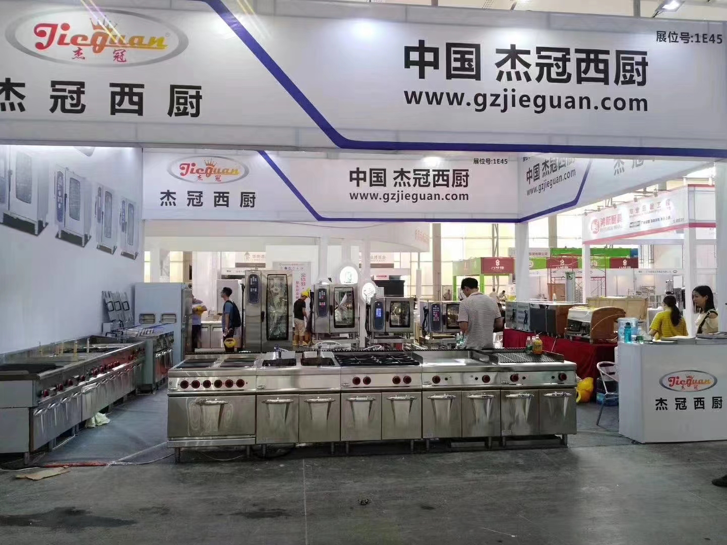 Jieguan group photo at Guangzhou HOTELEX 2022